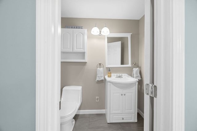 30 Flicker Ln, Barnstable, MA 02648