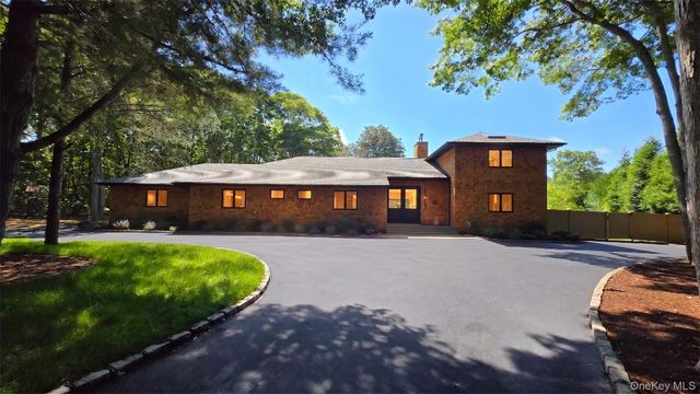 10 Jeffrey Lane, East Quogue, NY 11942