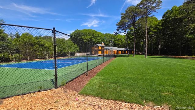 10 Jeffrey Lane, East Quogue, NY 11942