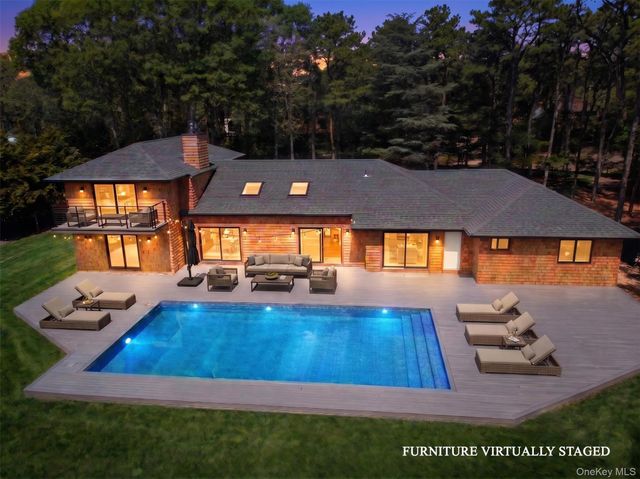 10 Jeffrey Lane, East Quogue, NY 11942