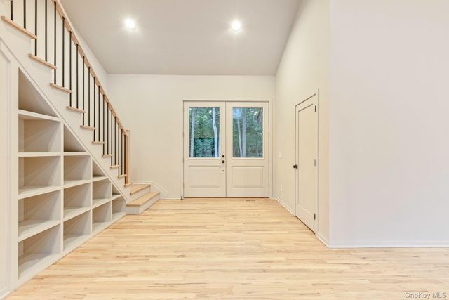 10 Jeffrey Lane, East Quogue, NY 11942