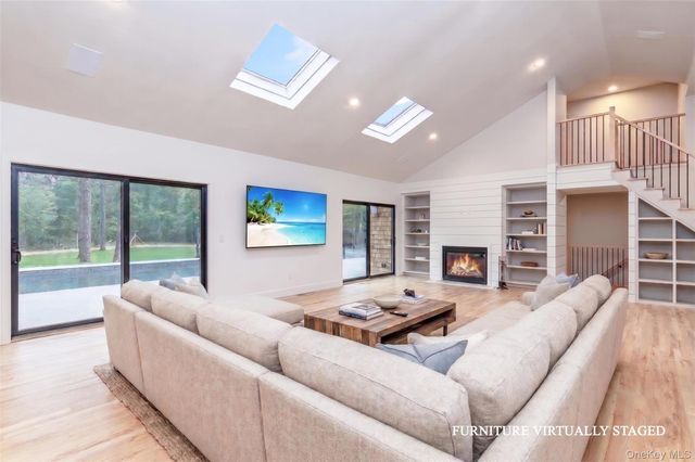 10 Jeffrey Lane, East Quogue, NY 11942
