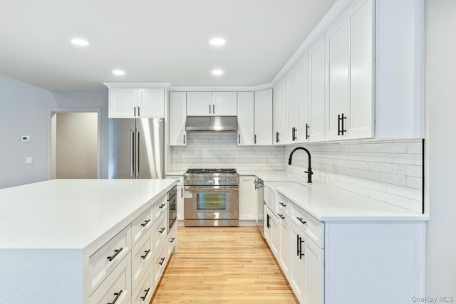 10 Jeffrey Lane, East Quogue, NY 11942