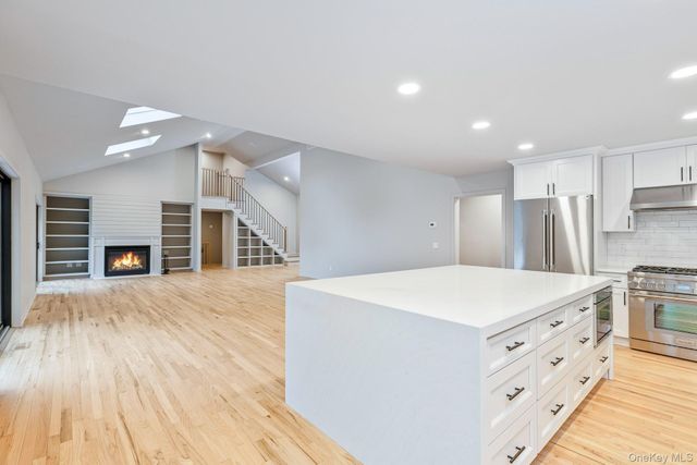 10 Jeffrey Lane, East Quogue, NY 11942