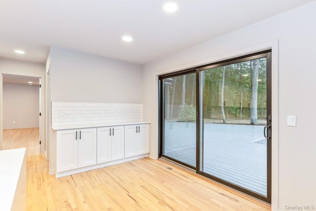 10 Jeffrey Lane, East Quogue, NY 11942
