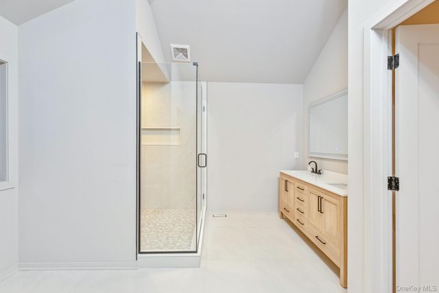 10 Jeffrey Lane, East Quogue, NY 11942