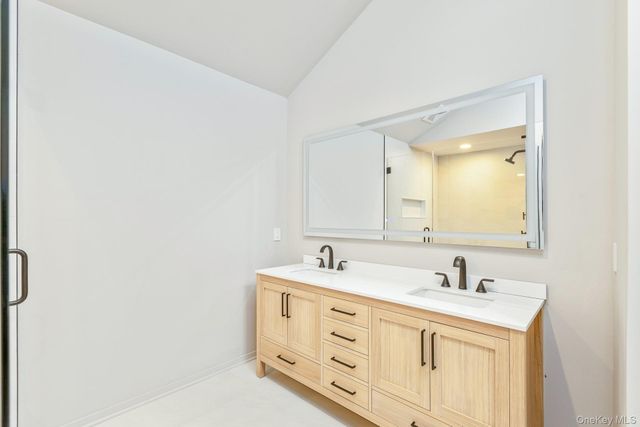 10 Jeffrey Lane, East Quogue, NY 11942