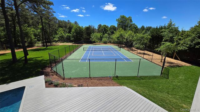 10 Jeffrey Lane, East Quogue, NY 11942