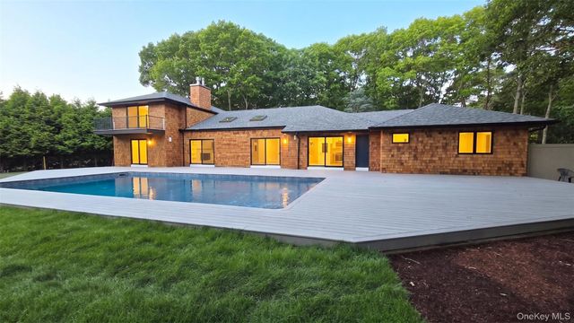 10 Jeffrey Lane, East Quogue, NY 11942