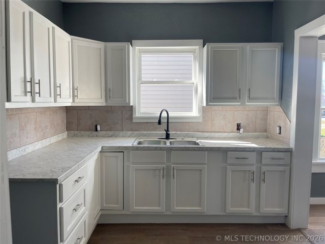 652 12th NW, Ardmore, OK 73401