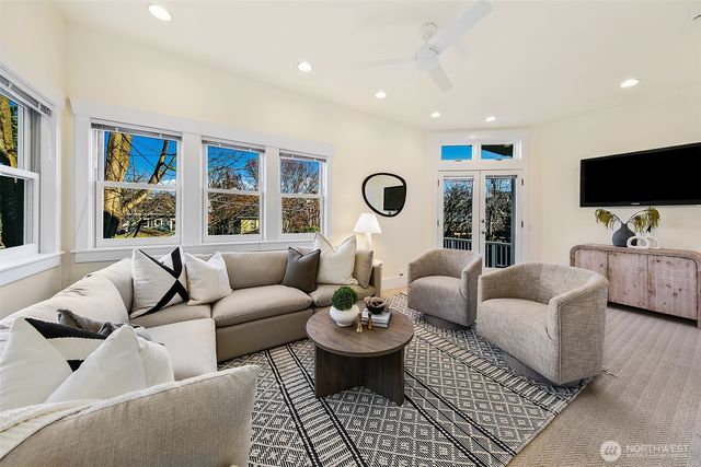 1522 3rd Avenue W, Seattle, WA 98119