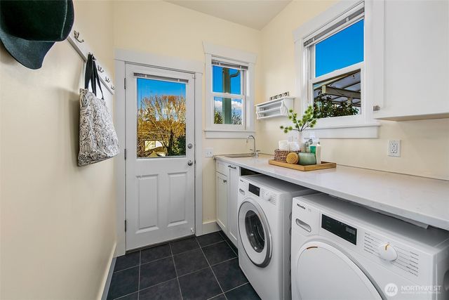 1522 3rd Avenue W, Seattle, WA 98119