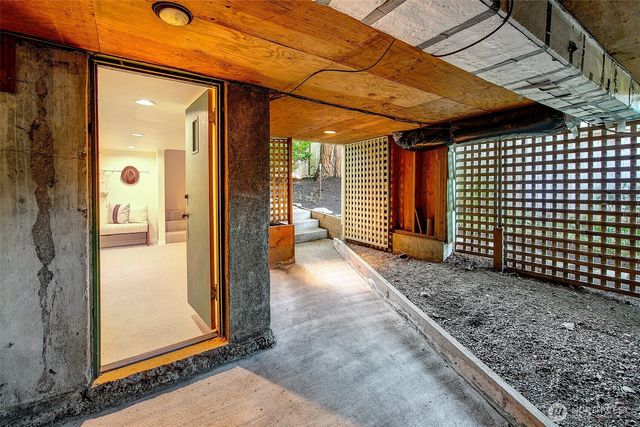 1522 3rd Avenue W, Seattle, WA 98119