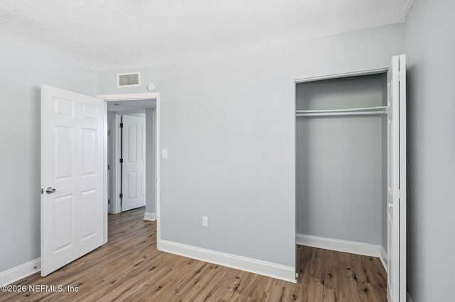 8647 LENOX Avenue, Jacksonville, FL 32221