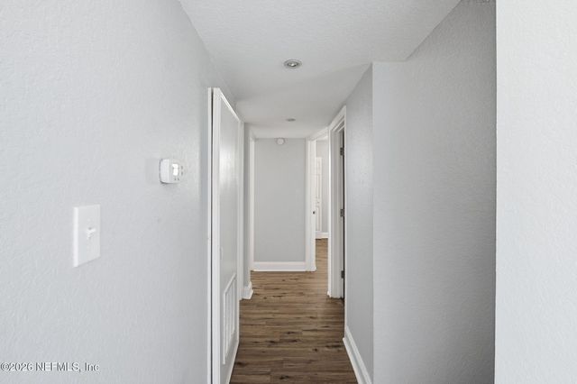 8647 LENOX Avenue, Jacksonville, FL 32221