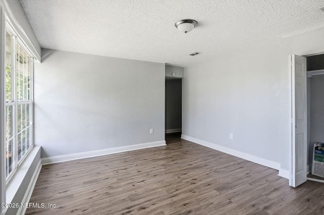 8647 LENOX Avenue, Jacksonville, FL 32221