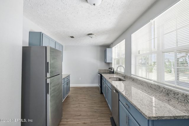 8647 LENOX Avenue, Jacksonville, FL 32221