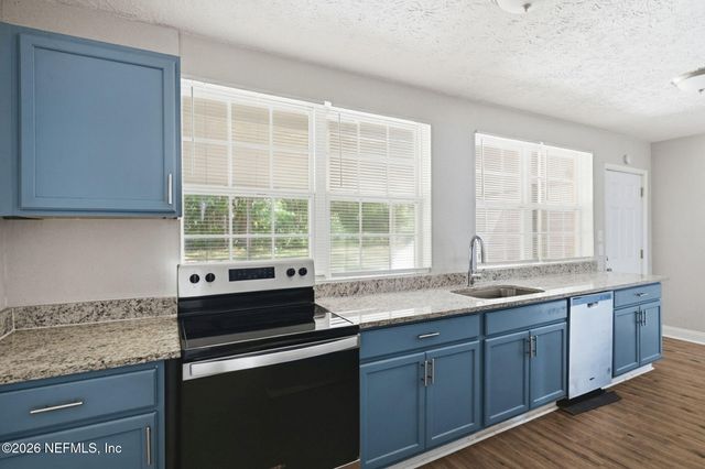 8647 LENOX Avenue, Jacksonville, FL 32221