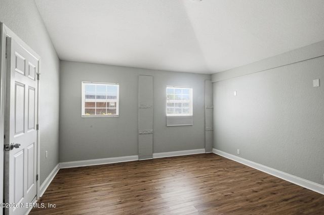 8647 LENOX Avenue, Jacksonville, FL 32221