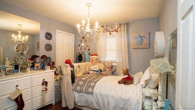 4 Galaxie Lane, Selden, NY 11784