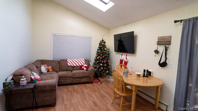 4 Galaxie Lane, Selden, NY 11784