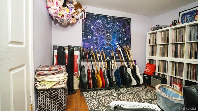 4 Galaxie Lane, Selden, NY 11784