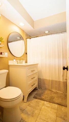 4 Galaxie Lane, Selden, NY 11784