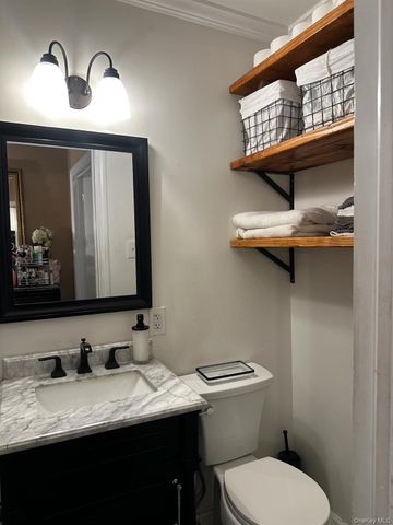 4 Galaxie Lane, Selden, NY 11784