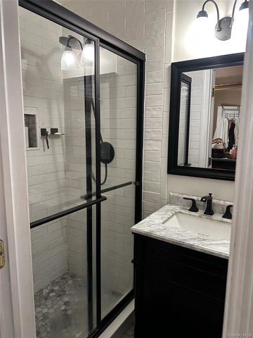 4 Galaxie Lane, Selden, NY 11784