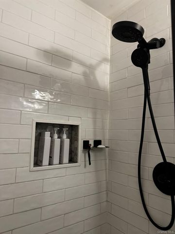 4 Galaxie Lane, Selden, NY 11784