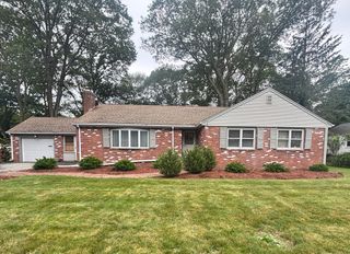 88 Sutherland Rd, North Attleboro, MA 02760