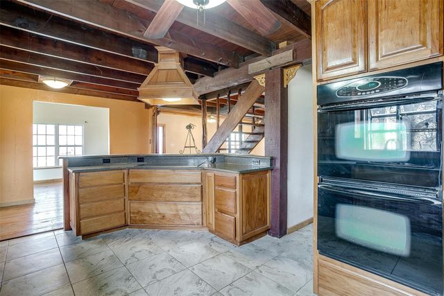 2040 Erwin Road, Poolville, TX 76487