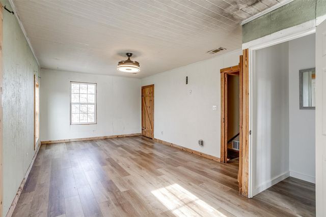 2040 Erwin Road, Poolville, TX 76487