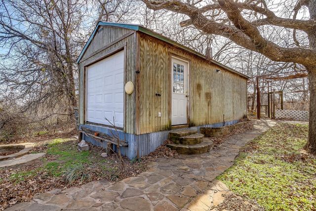 2040 Erwin Road, Poolville, TX 76487
