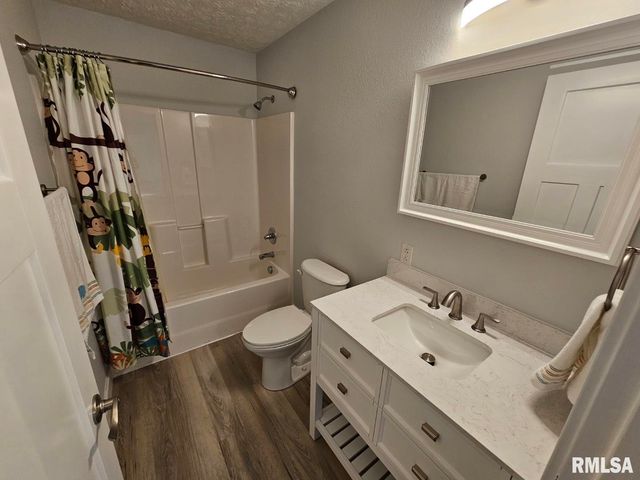 10457 N Puckett Lane, Mt Vernon, IL 62864