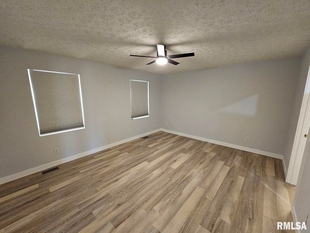 10457 N Puckett Lane, Mt Vernon, IL 62864