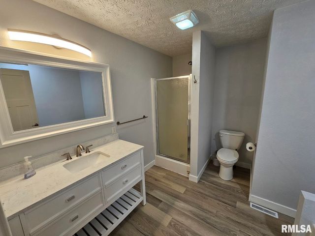 10457 N Puckett Lane, Mt Vernon, IL 62864