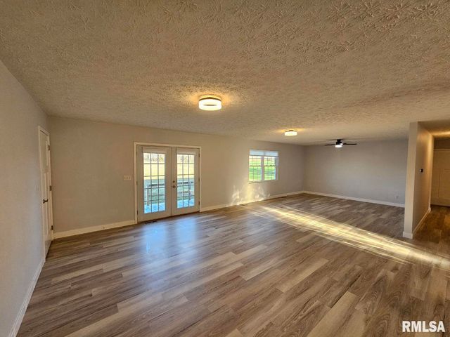 10457 N Puckett Lane, Mt Vernon, IL 62864