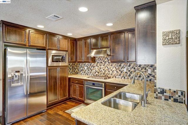 576 Heligan Ln 2, Livermore, CA 94551