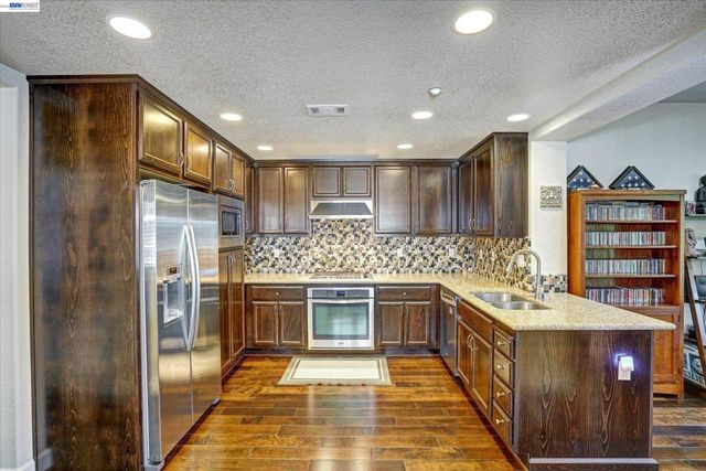 576 Heligan Ln 2, Livermore, CA 94551