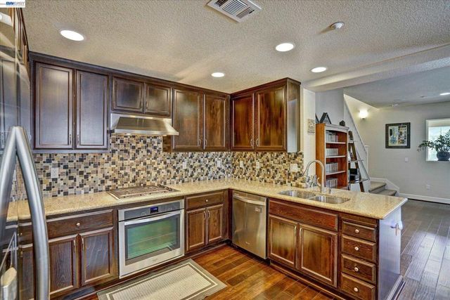 576 Heligan Ln 2, Livermore, CA 94551