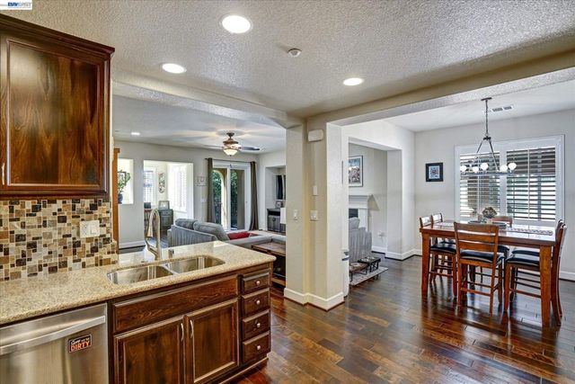 576 Heligan Ln 2, Livermore, CA 94551