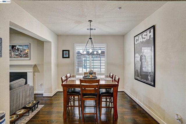 576 Heligan Ln 2, Livermore, CA 94551