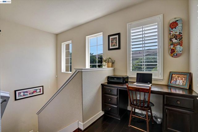 576 Heligan Ln 2, Livermore, CA 94551