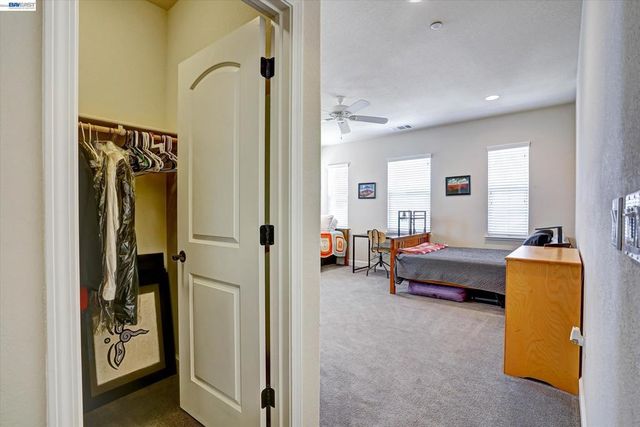 576 Heligan Ln 2, Livermore, CA 94551