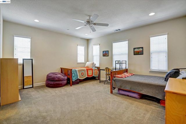 576 Heligan Ln 2, Livermore, CA 94551