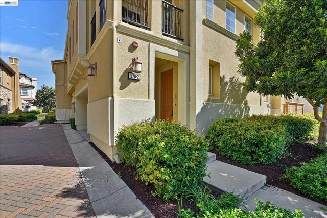 576 Heligan Ln 2, Livermore, CA 94551