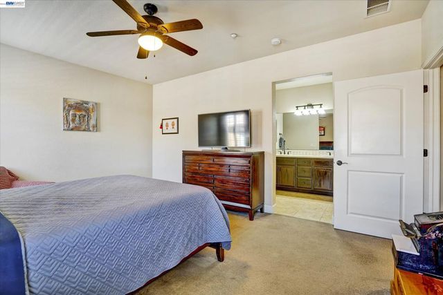 576 Heligan Ln 2, Livermore, CA 94551