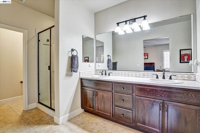 576 Heligan Ln 2, Livermore, CA 94551