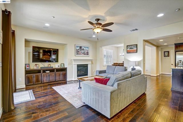 576 Heligan Ln 2, Livermore, CA 94551